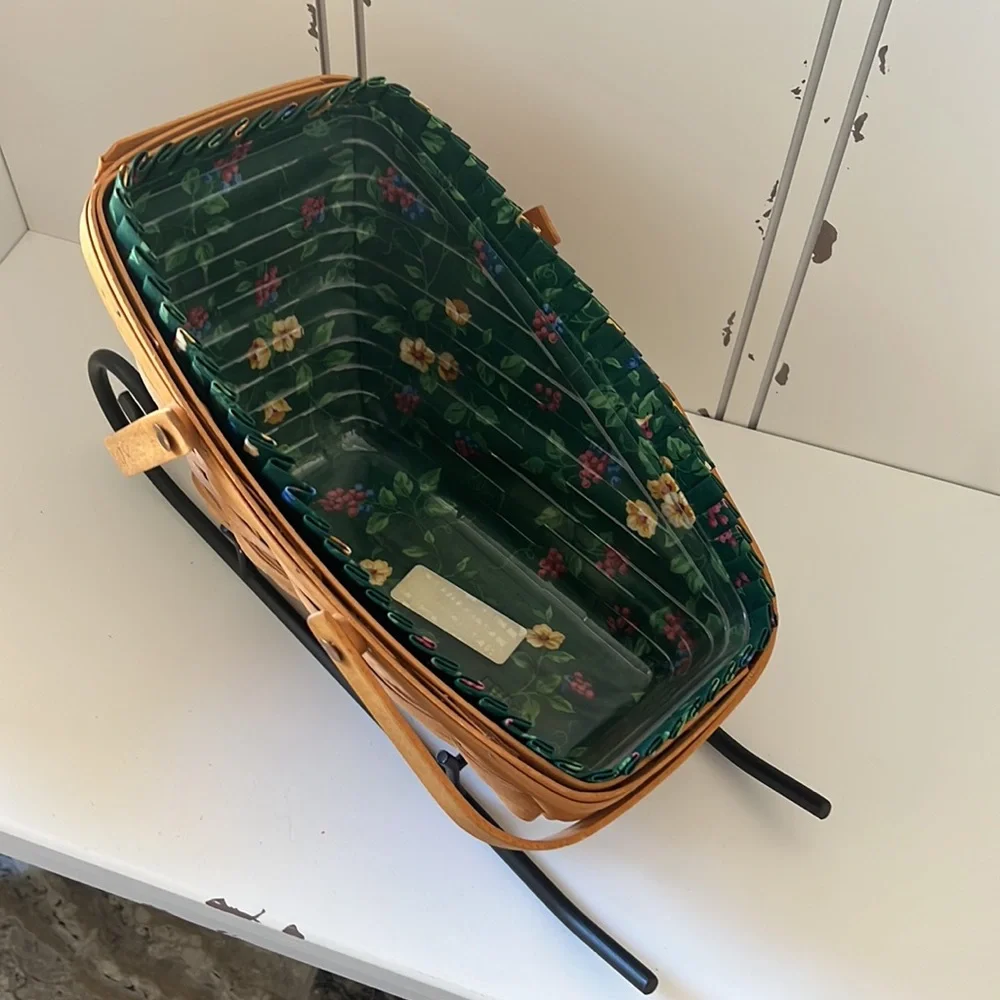 1996 Longaberger Medium /large vegetable basket with sleigh runner. Cottage core